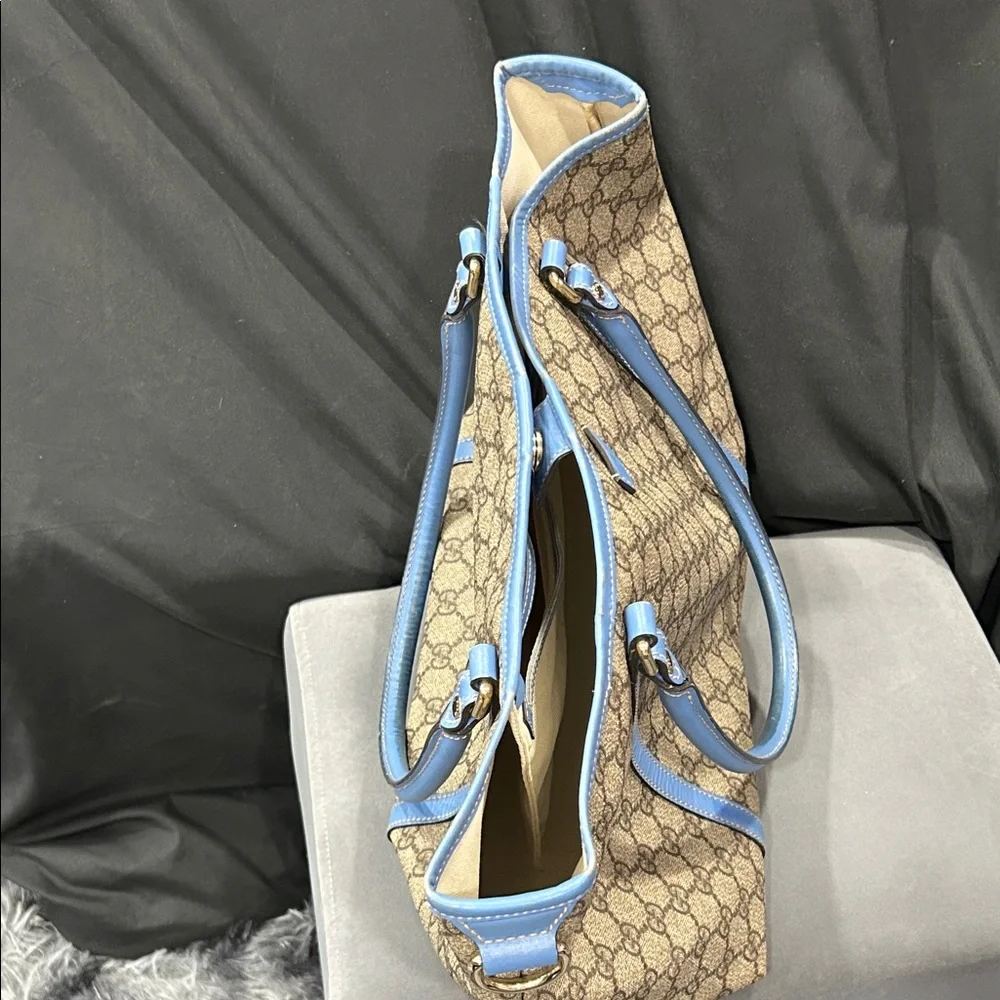 Gucci GG Supreme Joy tote bag featuring blue leather trim - Picture 2 of 13